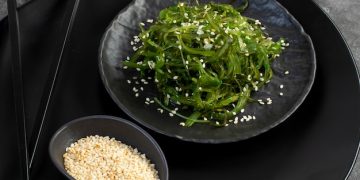 Exploring the Benefits and Drawbacks of Algae Supplements