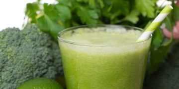 Exploring the Drawbacks of Celery Juice: Highlighting Possible Concerns
