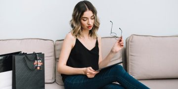 “Purchasing Glasses from Home with SmartBuyGlasses: A Guide”